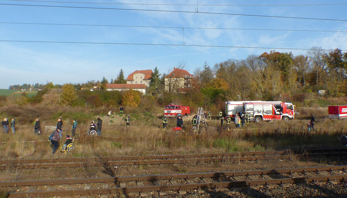 Die Feuerwehr Neudietendorf sorgte am 30.10.2021 f�r neues Wasser f�r 35 1097-1 und 50 3501, die den Nostalgiezugreisen Sonderzug von Neudietendorf bis Meiningen bespannten. 