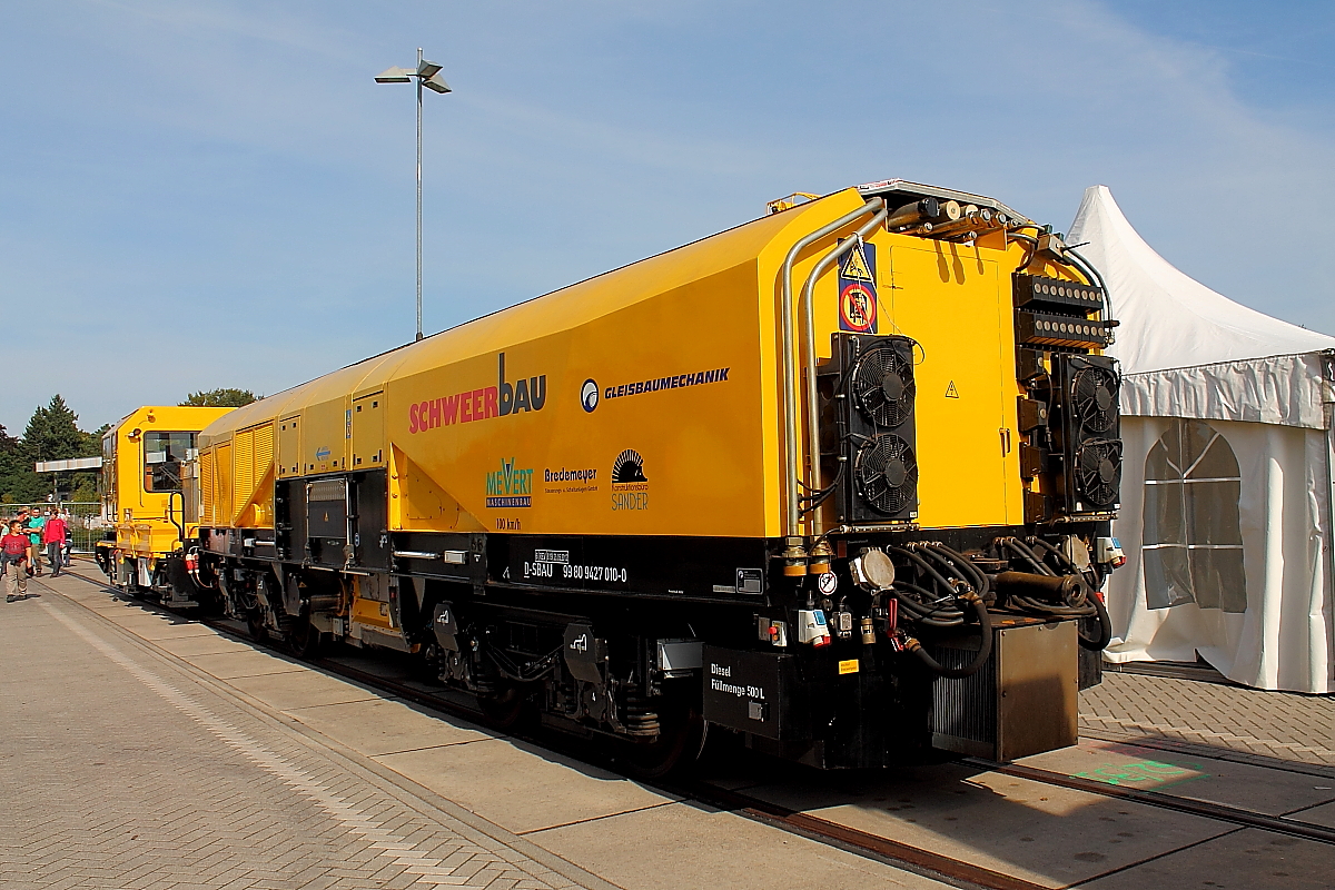 Die Firma  Schweerbau präsentiert sich auf der InnoTrans am 28.09.2014 in Berlin mit dem Technologieträger D-HOB 2500 (Drehhobel).
NVR-Nummer: 99 80 9427 010-0
Gewicht: 47 t	
Nutzlast: 1 t
Hg: 100 km/h
