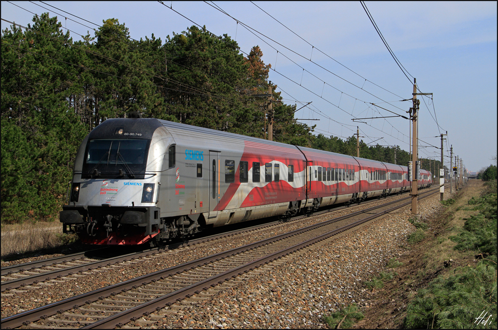 Die Flagge als Rj 559 (Mi-G) am 22.03.14 kurz nach Wr.Neustadt.
