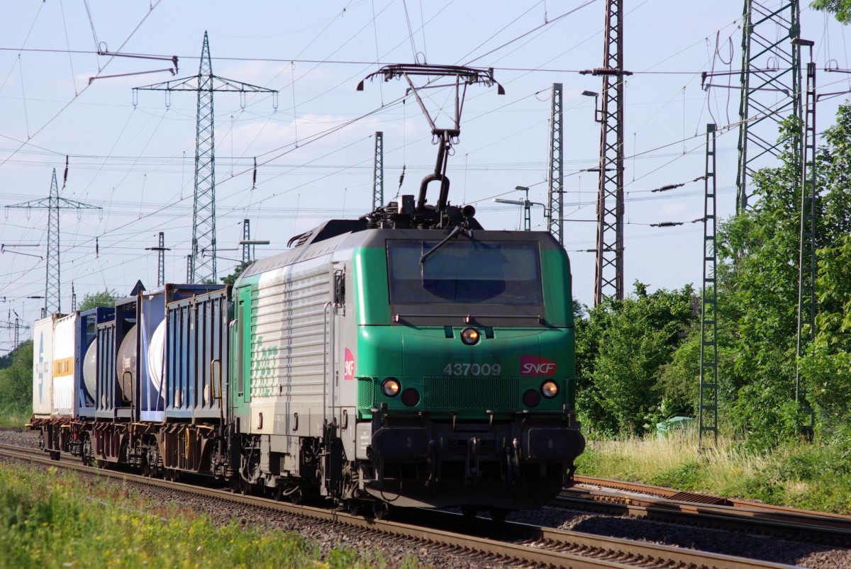 Die französische SNCF 437009 (Alstom Prima, SNCF BB 37000) durchfährt am 6.7.2015 Ratingen Lintorf