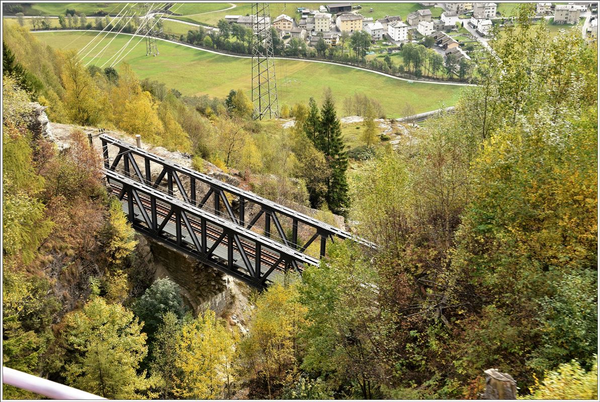 Die frisch revidierte Cavagliascobrücke soto zwischen Cadera und Privilasco. (09.10.2016)