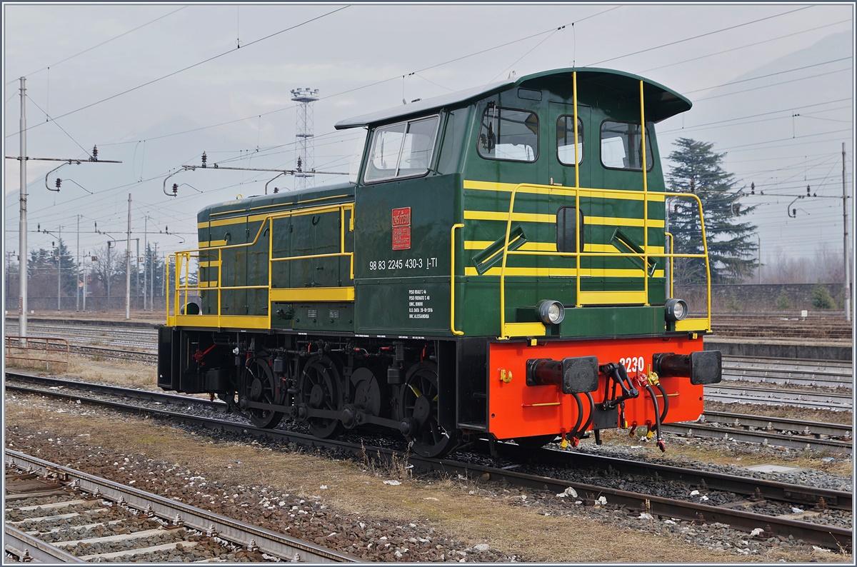 Die frisch revidierte FS D 245 430 (UIC 98 83 2245 430-3 I-IT) wartet in Domodossola auf neue Aufgaben.

31. Jan. 2017