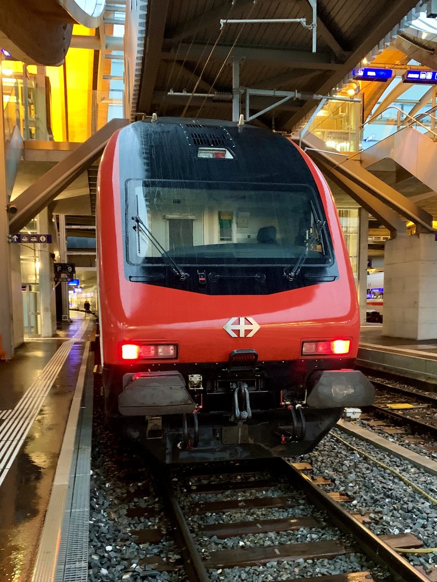 Die Front (oder hier eher Heck) des Bt 50 85 26-94 939-3 der am 29.1.21 im Bahnhof Bern steht.