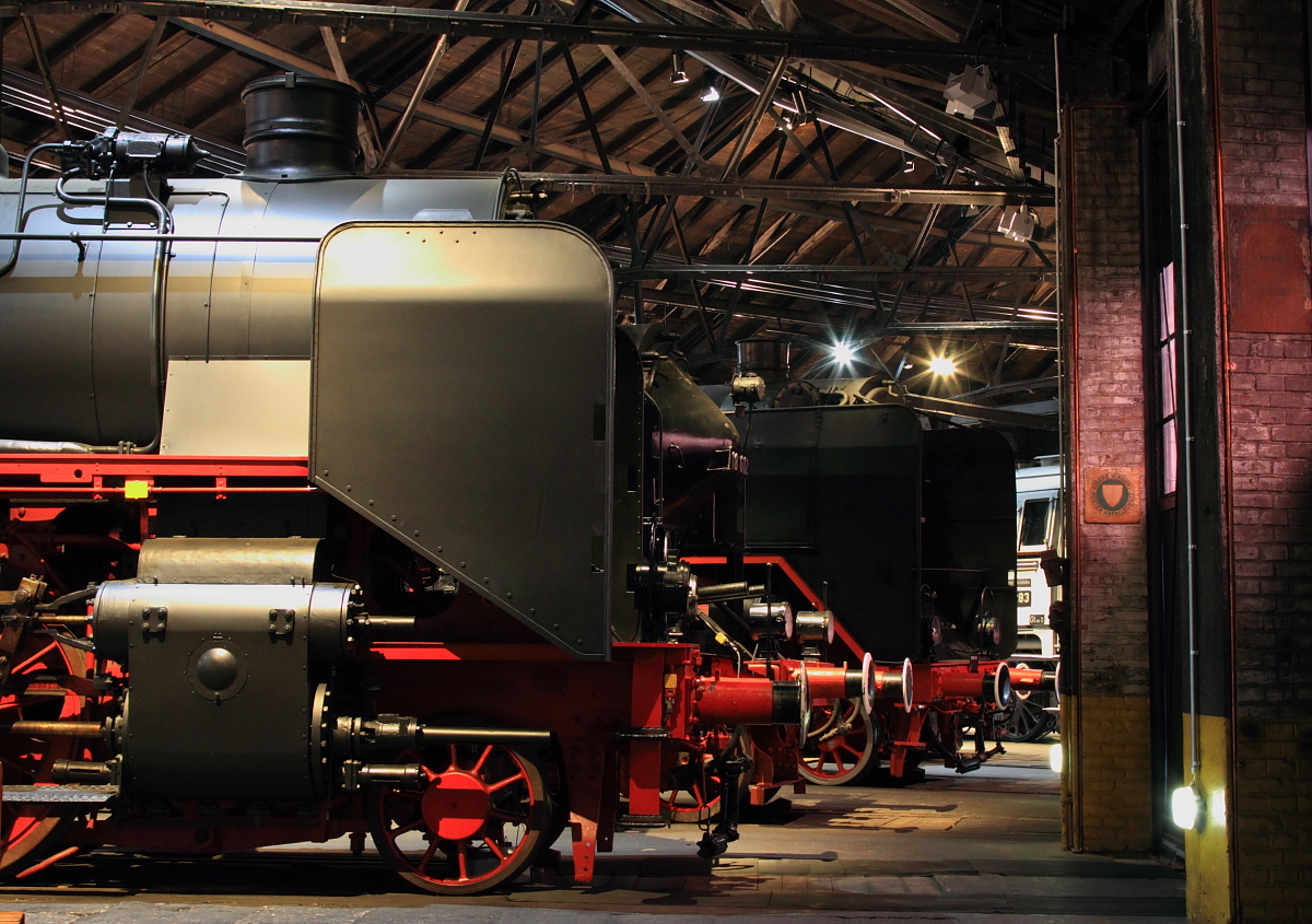 Die Fronten von 39 230, 18 612 und 01 111 im Deutschen Dampflokmuseum (DDM) in Neuenmarkt/ Wirsberg am 12.11.2015.