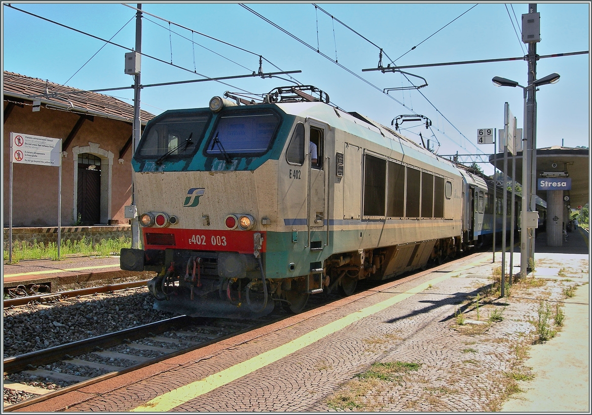Die FS E 402 003 mit einen CIS EC Richtung Schweiz beim Halt in Stresa. 
30. August 2006