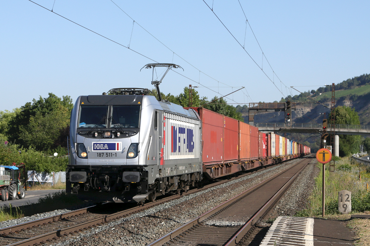 die für HHLA fahrende METRANS 187 511 erreicht am 06.08.2020 mit einem Containerzug Thüngersheim am Main