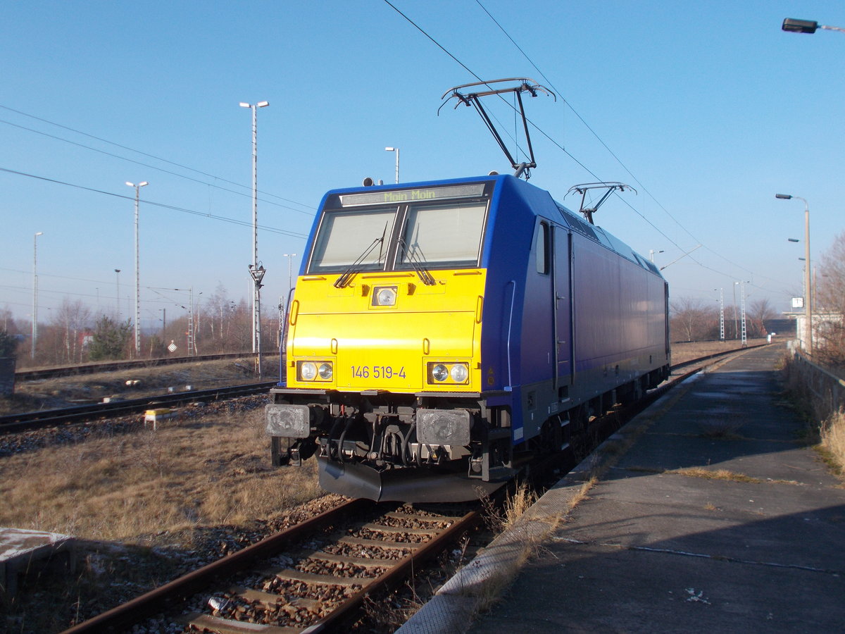 Die für HSL fahrende 146 519,am 28.Januar 2017,mit zwei aufgebügelten Stromabnehmer, in Mukran.