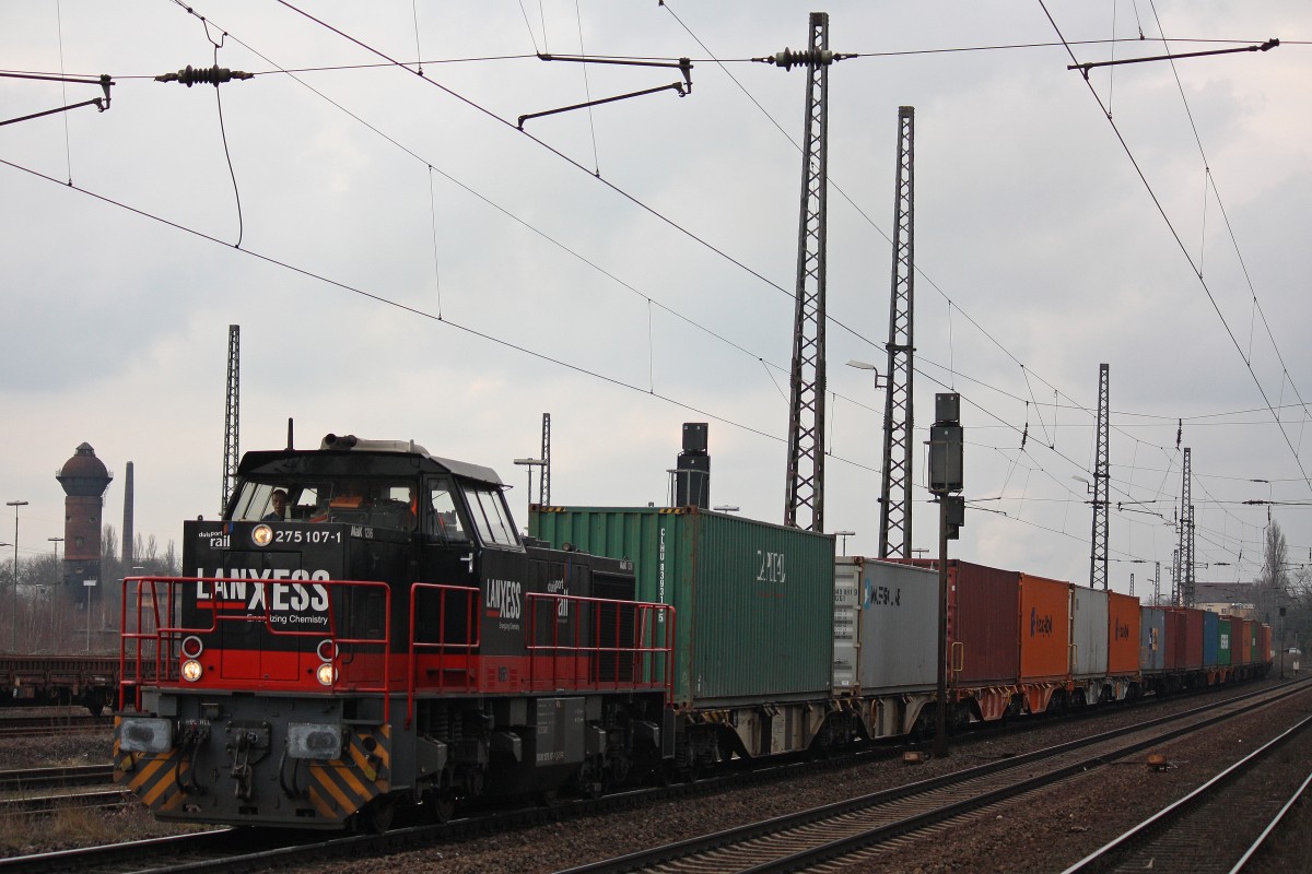 Die fr LanXess werbende DuisportRail 275 107 am 19.3.13 mit einem Containerzug in Duisburg-Bissingheim.Der Zug machte anschlieend in Entenfang Kopf und fuhr wieder Richtung Abzw.Lotharstrae zuruck.