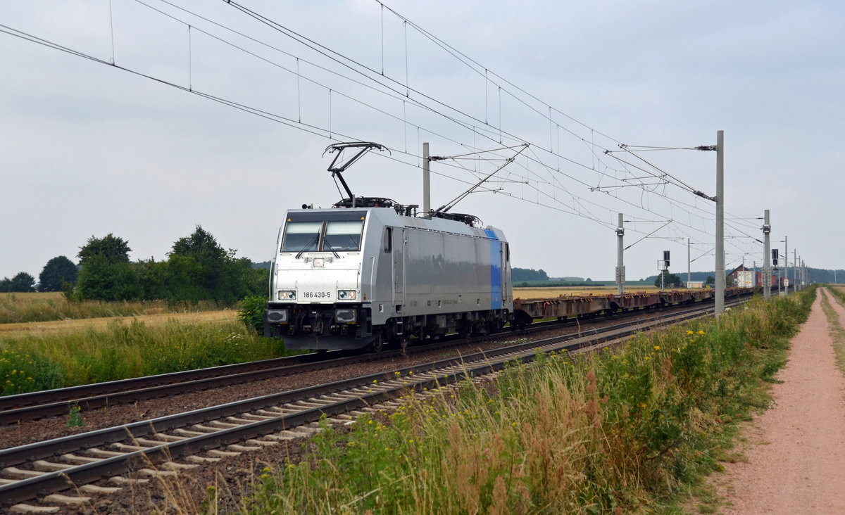 Die für Metrans im Dienst stehende 186 430 von Railpool schleppte am 08.07.17 einen Containerzug, welcher leider vorn nicht beladen war, durch Rodleben Richtung Roßlau.