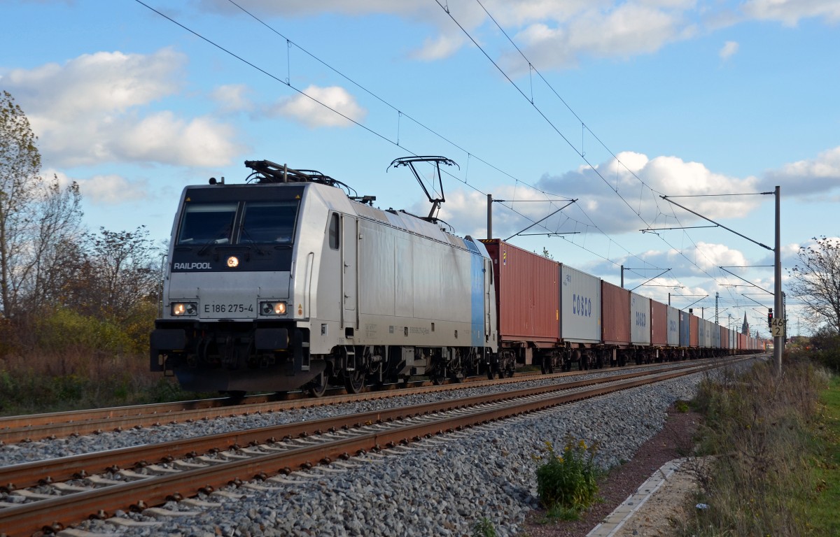 Die fr Metrans fahrende 186 275 zog am 09.11.13 einen Conatinerzug durch Greppin Richtung Dessau. Der Zug war im Containerterminal Leipzig-Wahren gestartet und fuhr ber Magdeburg nach Hamburg.