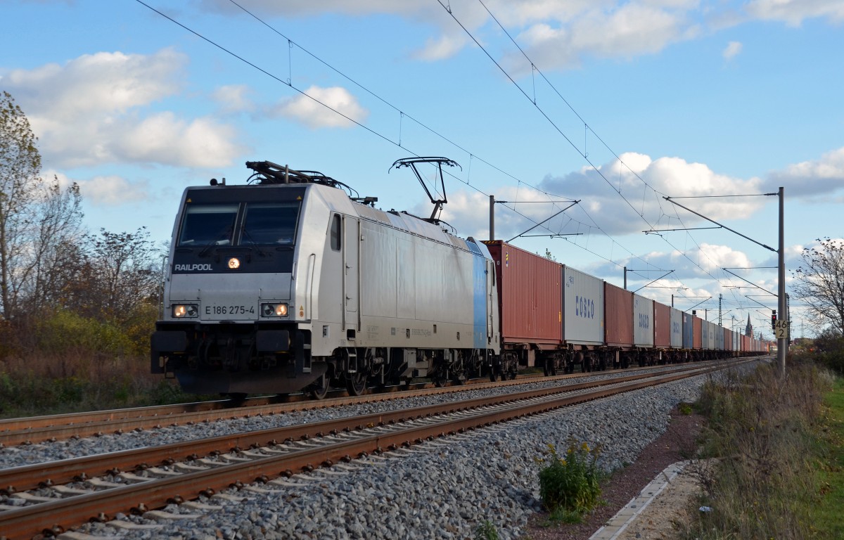 Die fr Metrans fahrende 186 275 zog am 09.11.13 einen Conatinerzug durch Greppin Richtung Dessau. Der Zug war im Containerterminal Leipzig-Wahren gestartet und fuhr ber Magdeburg nach Hamburg.