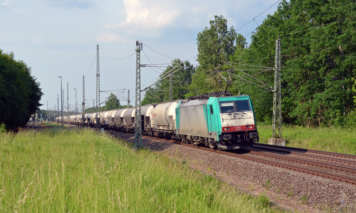 Die für das polnische Unternehmen Transchem fahrende 186 133 alias 270 007 führte am 27.05.18 einen Silozug durch Muldenstein Richtung Bitterfeld.