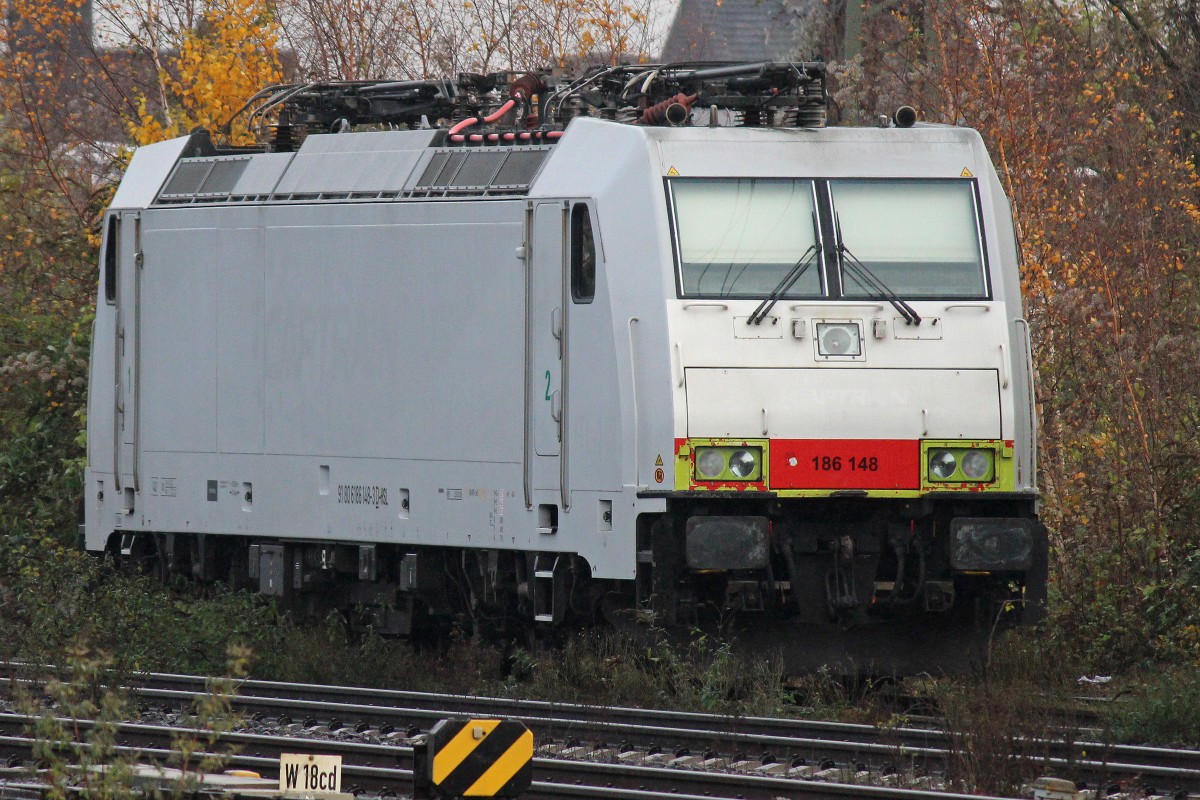 Die für zu diesem Zeitpunkt für HSL fahrende 186 148 am 7.12.13 abgestellt in Krefeld Hbf.