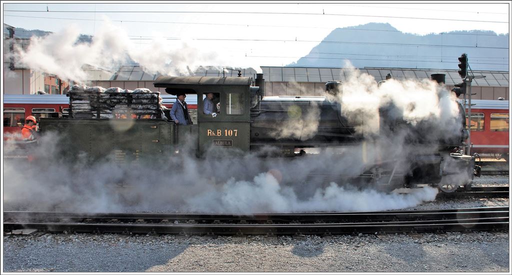 Die G 4/5 107  Albula  wird in Landquart für die Muttertagsdampffahrt bereitgestellt. (08.05.2016)