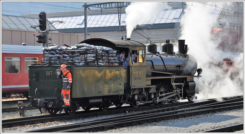 Die G 4/5 107  Albula  wird in Landquart für die Muttertagsdampffahrt bereitgestellt. (08.05.2016)
