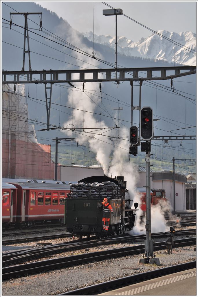 Die G 4/5 107  Albula  wird in Landquart für die Muttertagsdampffahrt bereitgestellt. (08.05.2016)