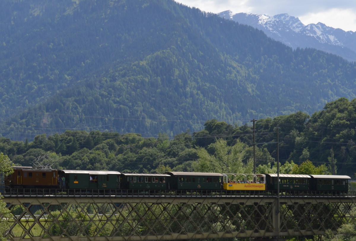 Die Ge 2/4 222 war heute mit dem geplanten Dampfzug von Ilanz nach Landquart unterwegs. Hier bei Reichenau Tamins (25.5.2014)