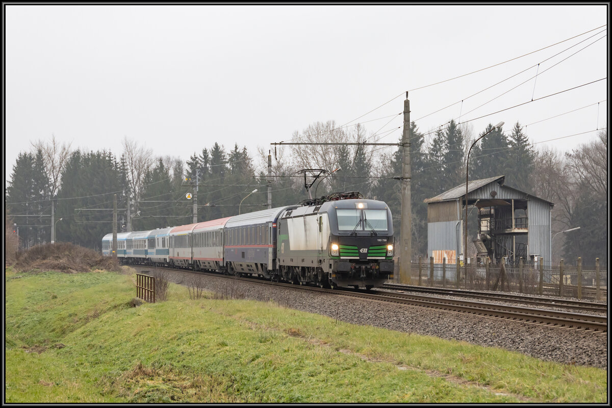 Die Gegenleistung  für die Baureihe 1193 rollt am selben Tag ( 20.Dezember 2022 ) durch die Betriebsstelle Retznei in Richtung Süden. 