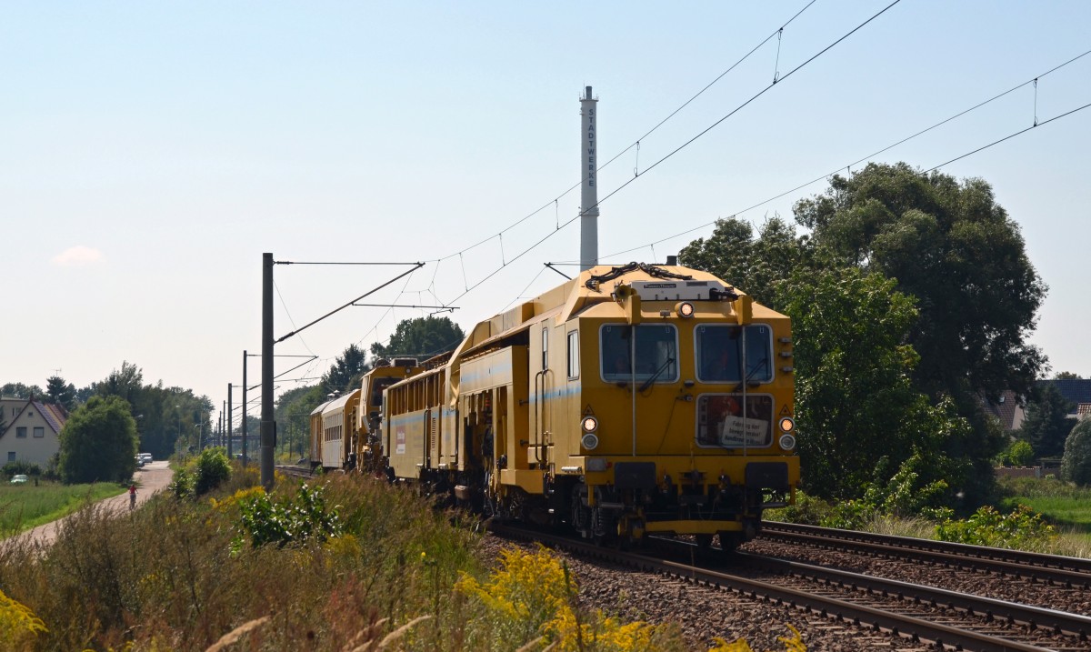 Die gelbe Gefahr rollte am 23.08.15 in Form einer Stopf-und Profiliermaschine durch Jeßnitz Richtung Dessau.