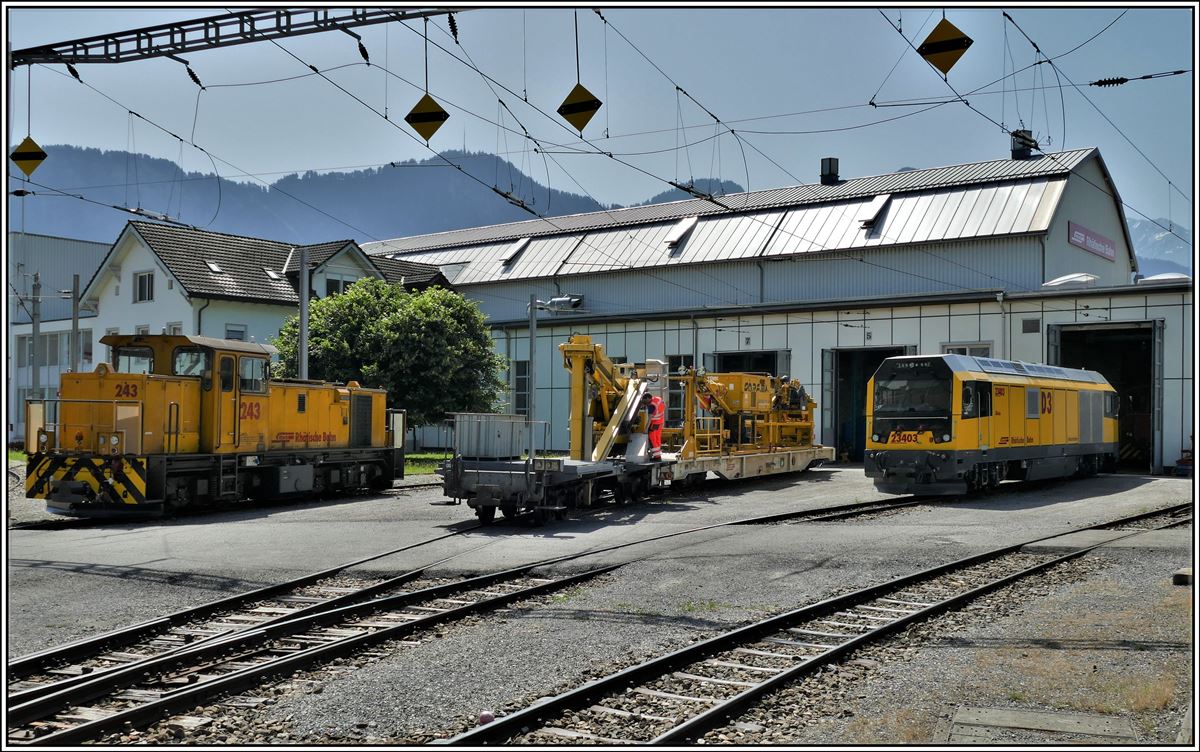 Die gelben Gmf 4/4 243 und D3 Gmf 4/4 23403 vor der HW Landquart. (27.06.2019)