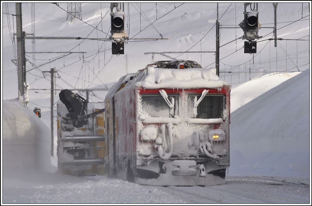 Die Gem 4/4 802 ist gezeichnet vom harten Einsatz auf der Berninalinie. (22.02.2014)