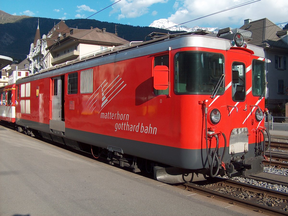 Die Gepacktriebwagen Deh 4/4 21 (ex-BVZ), hier im Bf. Brig (Bahnhofplatz), 06-06-2006