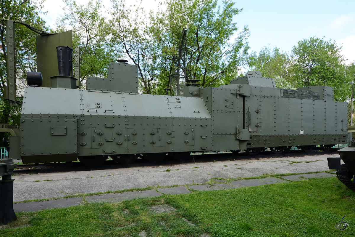Die gepanzerte Dampflokomotive 0в 5067 im Zentralmuseum der Russischen Streitkräfte. (Moskau, Mai 2016)