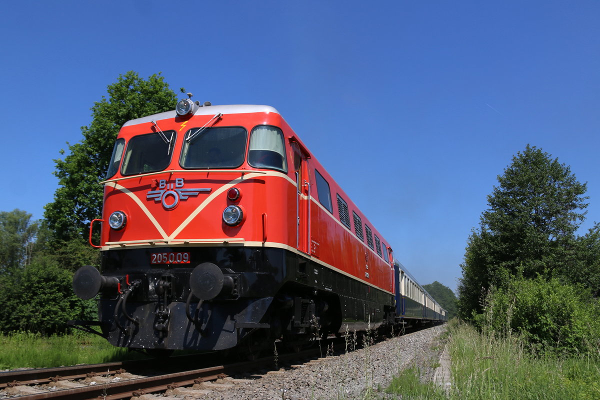 Die Gigantische 2050.09 im Bahnhof Preding Wieselsdorf am heutigen 28.Mai 2017