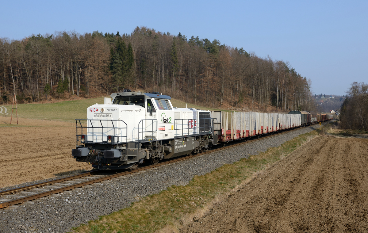 Die GKB 1700.2 war am Morgen des 23. März mit dem montäglichen Güterzug von Graz Köflacherbahnhof in Richtung Wies-Eibiswald unterwegs, und wurde von mir im Oisnitzgraben fotografiert.