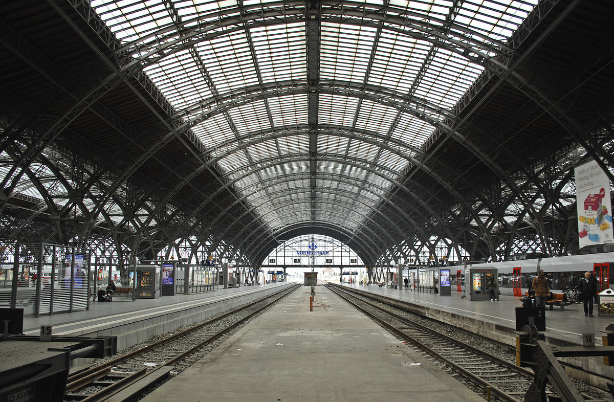 Die Gleise 15 und 16 im Hauptbahnhof Leipzig. Aufnahme: 29. April 2017.