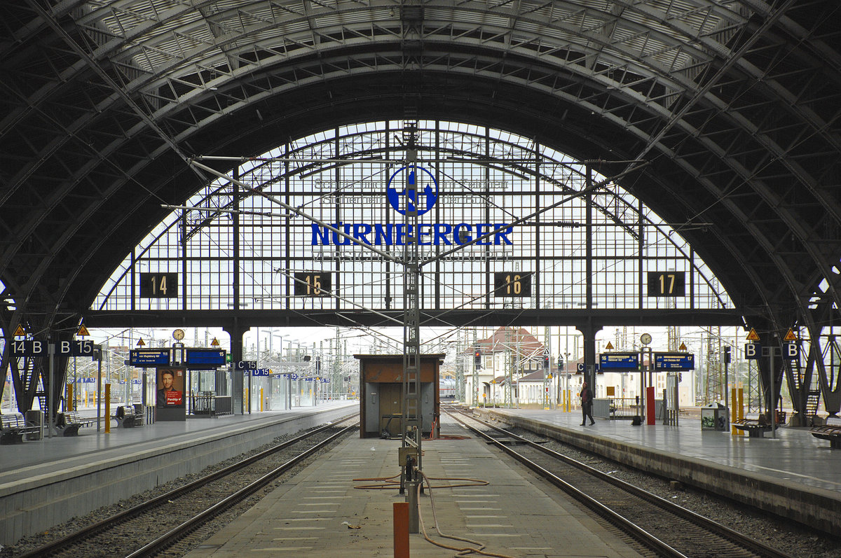 Die Gleise 15 und 16 im Hauptbahnhof Leipzig. Aufnahme: 29. April 2017.