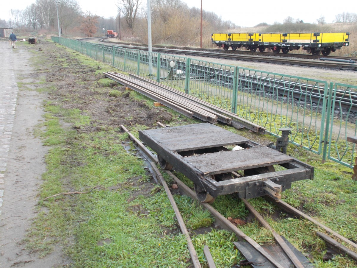 Die Gleise von der Putbuser Feldbahn werden erneuert.Aufgenommen am 08.Dezember 2014.