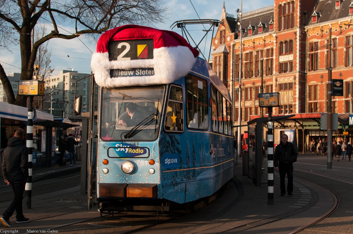 Die GVB 781 (Weihnacht) unterwegs auf linie 2 nach Nieuw Sloten am 12 december 2013.