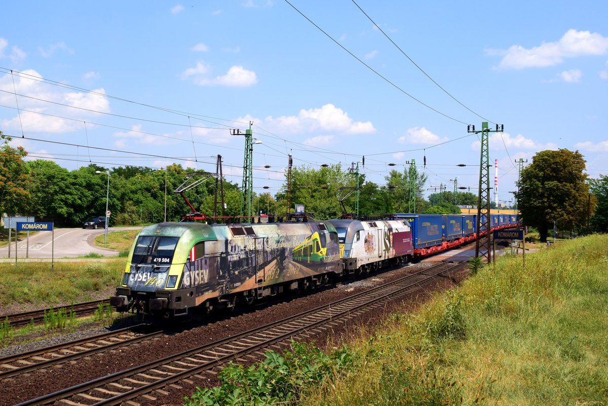 Die GySEV Werbeloks 470 504 und 501 gemeinsam mit dem LKW Walter Zug in Richtung Hegyeshalom kurz nach Komárom.
Komárom, 21.07.2020.
