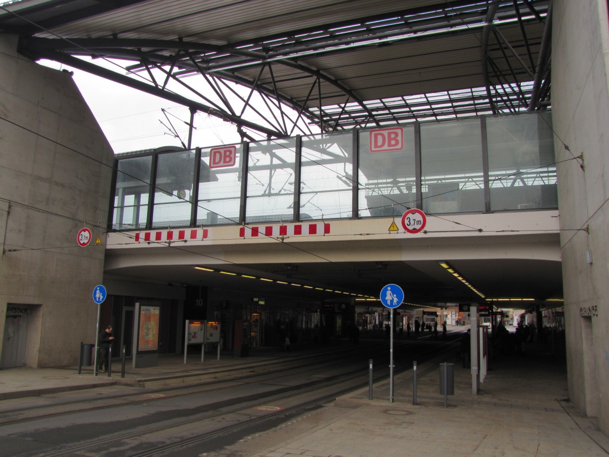 Die Haltestelle am Erfurter Hauptbahnhof am 13.04.2013.