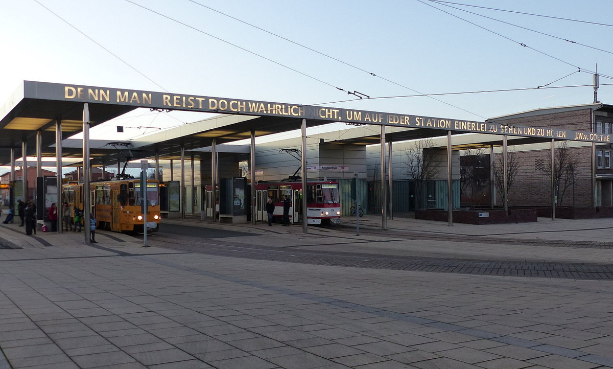 Die Haltestelle vor dem Bahnhof in Gotha, am 07.12.2017.