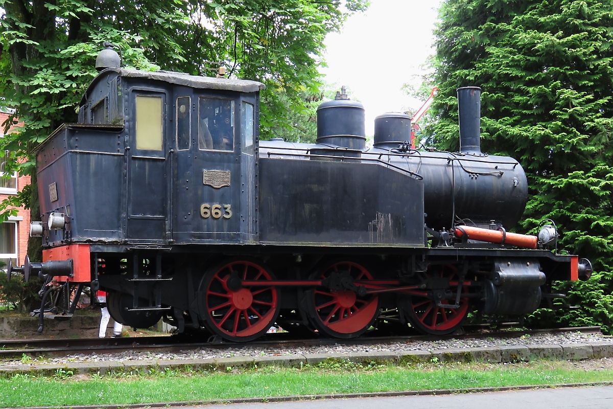 Die Hanomag Ch2T Dampflok #663 der Baureihe VR1 der Finnischen Staatsbahn steht als Denkmal vor dem ehemaligen Bahnhof in Brüggen, 5.6.2017