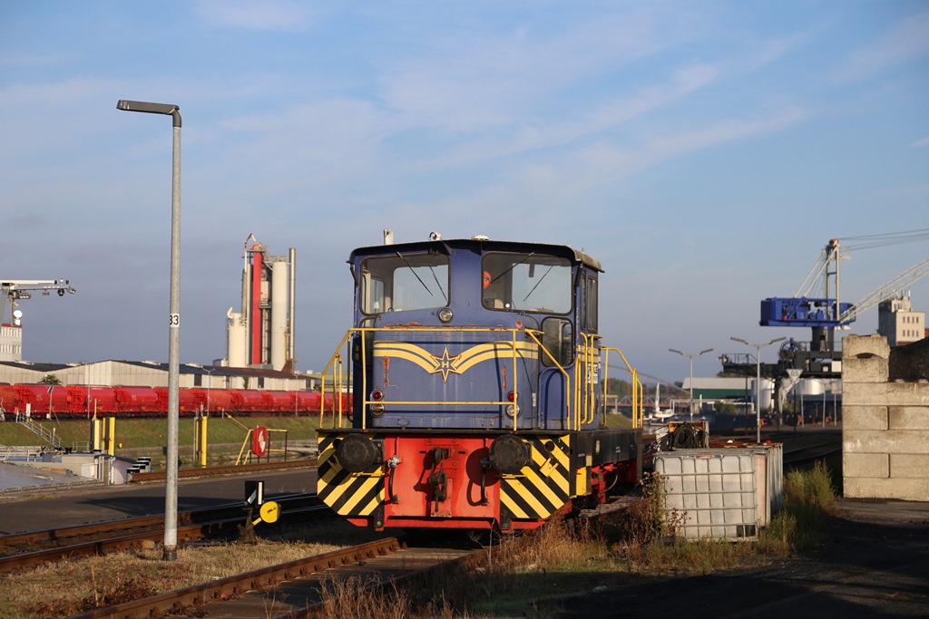 Die Henschel Diesellok Nr.3, Werksnummer 31313, Baujahr 1967, der Rhenus Hafen Bahn hatte am 6.10.2024 um 9.08 Uhr Sonntagsruhe im Hafen Hanau. 