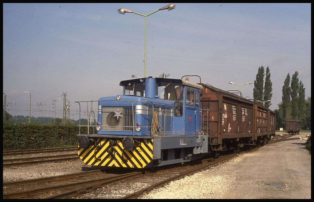 Die Henschel Werklok der Fa. Dyckerhoff ist hier am 9.8.1992 in Lengerich tätig.