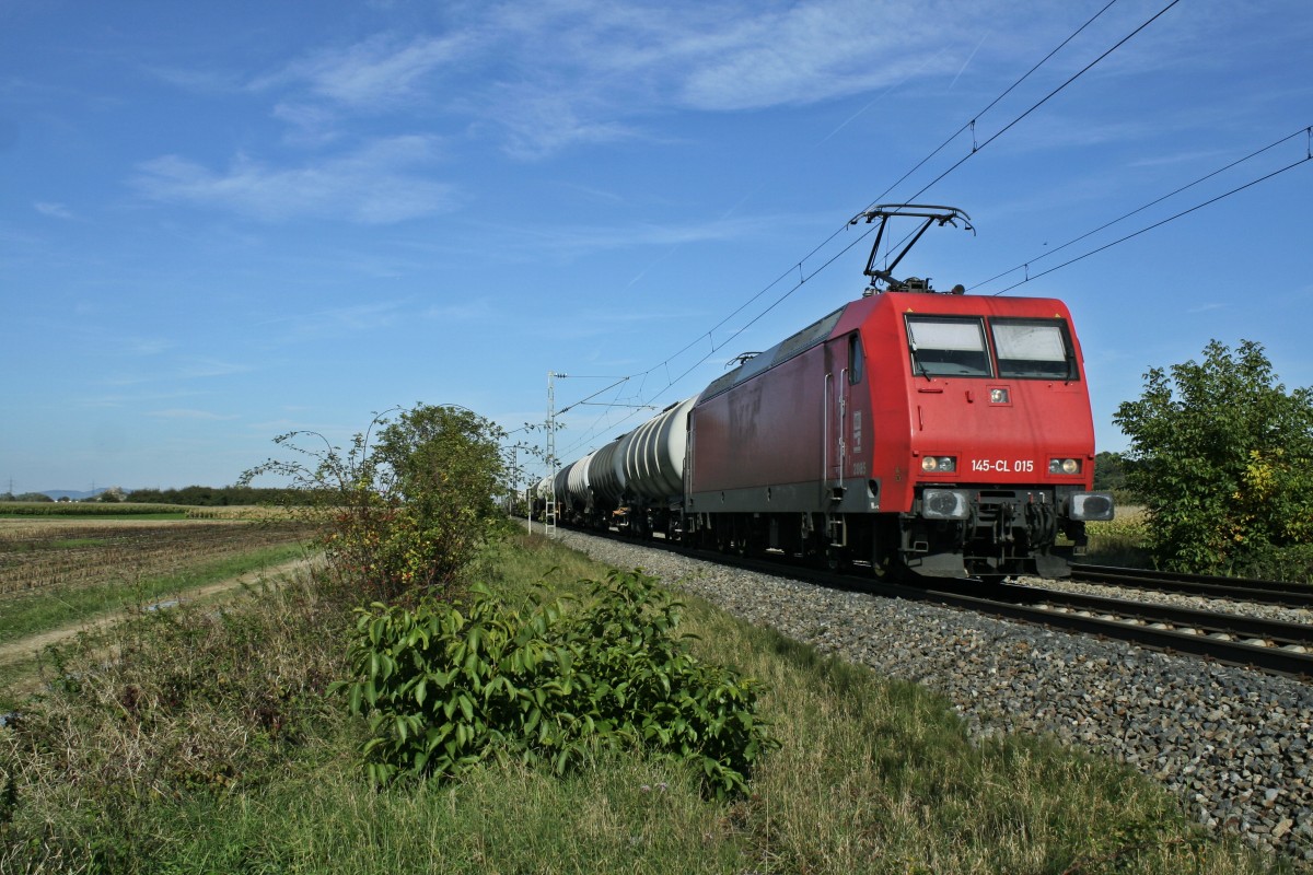 Die HGK-145-CL 015 war am Nachmittag des 19.10.13 mit einem Kesselzug nach Basel unterwegs. Hier ist der Zug nrdlich von Hgelheim zu sehen.
