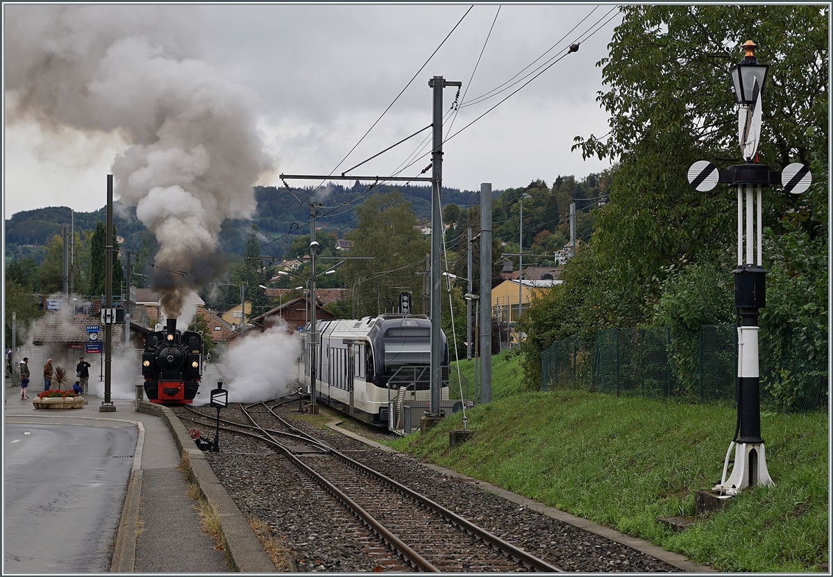 Die Hippsche Wendescheibe hat sich gedreht, kündigt freie Fahrt an und die G 2x 2/2 105 dampft los.

Blonay. den 26. Sep.t 2020