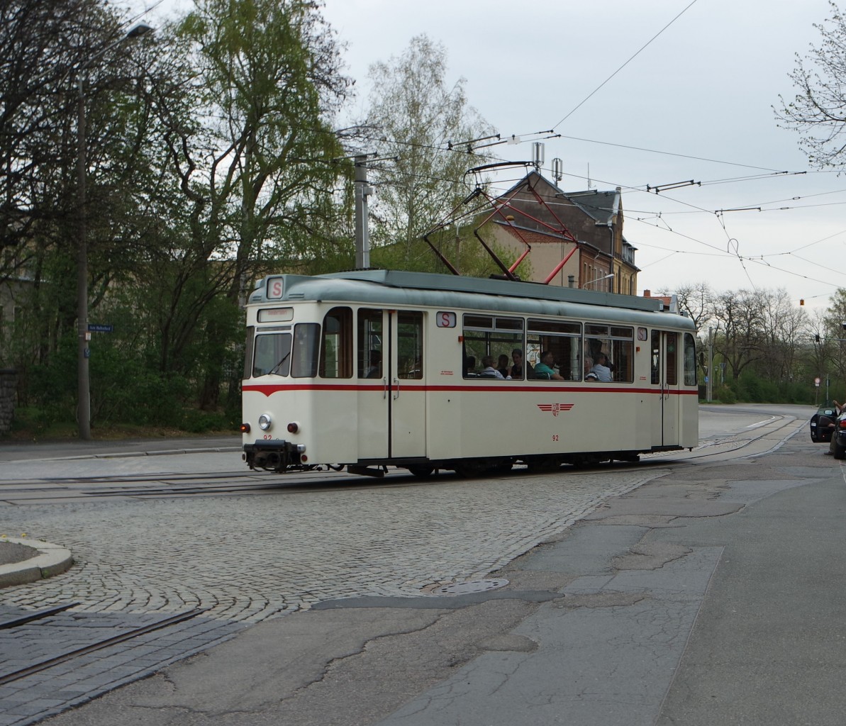 Die historische Gotha Strassenbahn der Freunde des Nahverkehrs Zwickau am 25.04.2015 auf Sonderfahrt. Hier am Zwickauer Hauptbahnhof. 