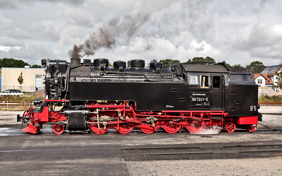 Die HSB Schmalspurdampflokomotive 99 7241-5 am 20.9.2017 im Bahnhof Wernigerode.