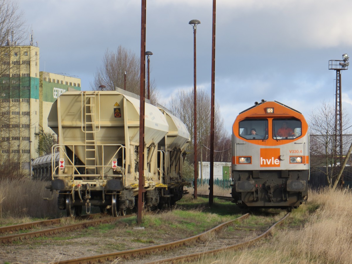 Die HVLE-Mietze V 330.4 will am 18.11.2015 in Grimmen ein wenig auslauf haben. Den ganzen Tag nur Luft pumpen und darauf warten bis die Wagen leer sind ist ja auch langweilig. 