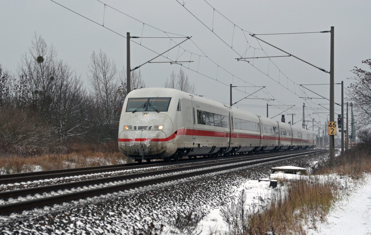 Die ICE-Garnitur Saarbrücken 402 038 fuhr am 17.01.16 umleitungsbedingt durch Greppin Richtung Dessau. Wegen einer Oberleitungsstörung konnte nicht der direkte Weg über Wittenberg nach Berlin gefahren werden.