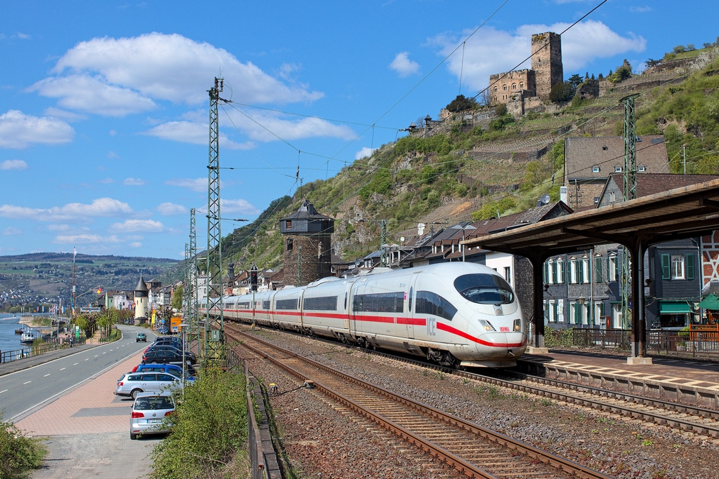 Die ICE-Linie 41 wurde am 18.4.2015 über die rechte Rheinstrecke umgeleitet. ICE 721 durchfuhr am Mittag Kaub