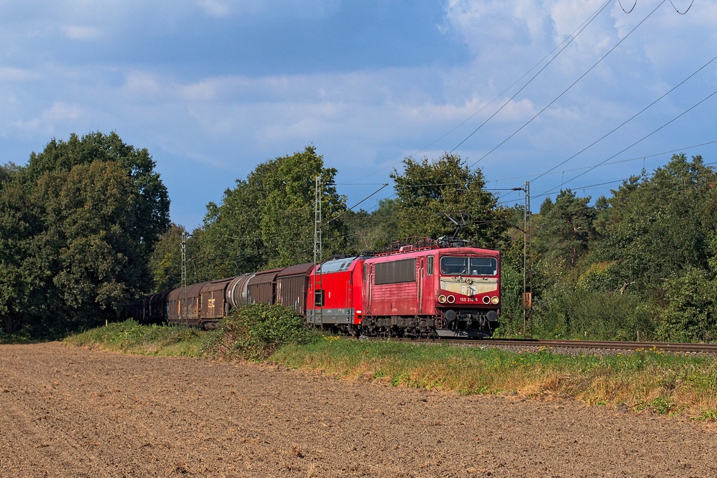 Die immer noch orientrote 155 219 beförderte am 11.9.2014 den 51226 von Seelze nach Gremberg und hatte dabei auch die 101 083 im Schlepp