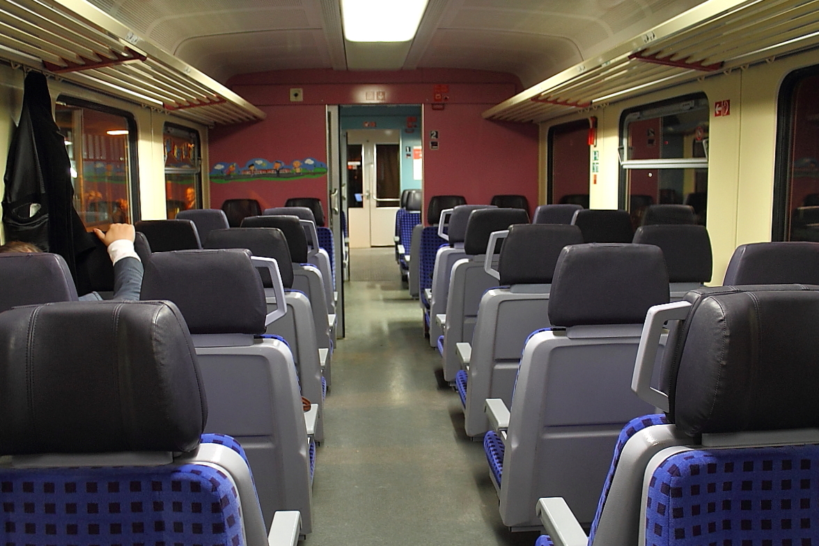 Die Innenansicht des  628 641 auf der RB 12 von Berlin-Lichtenberg nach Templin Stadt am 02.12.2015.