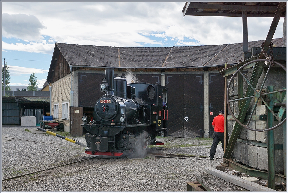 Die IRR 200-90  Liesl  wird im Museumsbahnhof Rheinschauen in Lustenau für die nächste Fahrt vorbeitet. 

23. Sept. 2018