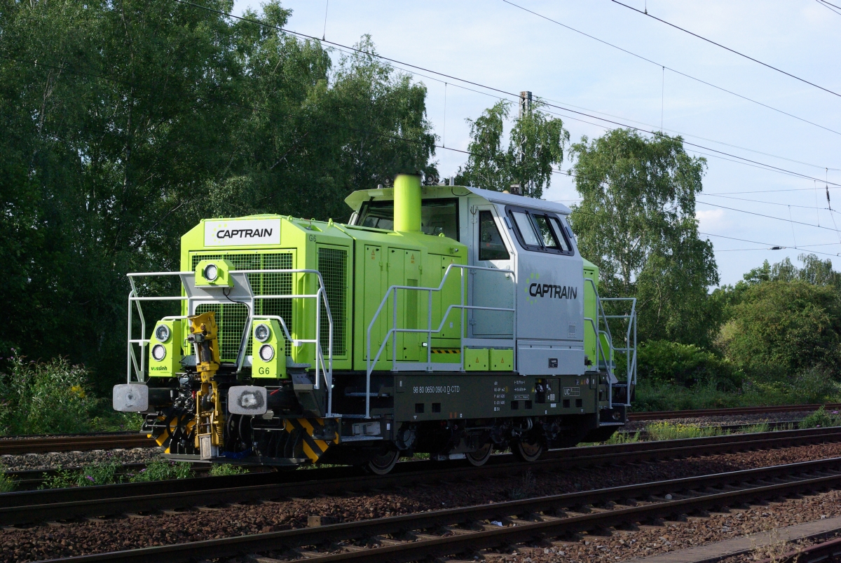 Die jüngste Vossloh G6, abgenommen im April 2015, durchfährt am 26.08.2015 Bochum Riemke. Sie ist als 650 090-0 bezeichnet für Captrain im Einsatz.